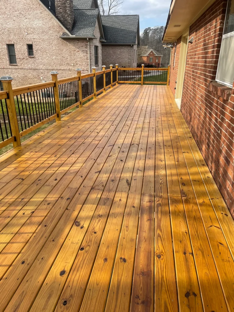 Staining Decks in Crossville Tennessee